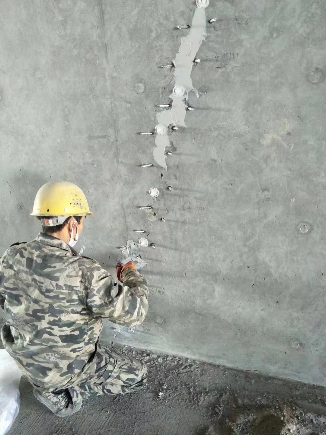 东光混凝土楼板裂缝加固施工的方案